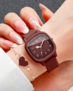 ⁦جموعة ساعتين للنساء من السيليكون بعقارب مربعة وساعة يد كوارتز أنيقة + سوار على شكل قلب، بدون علبة ساعة⁩ - الصورة ⁦4⁩